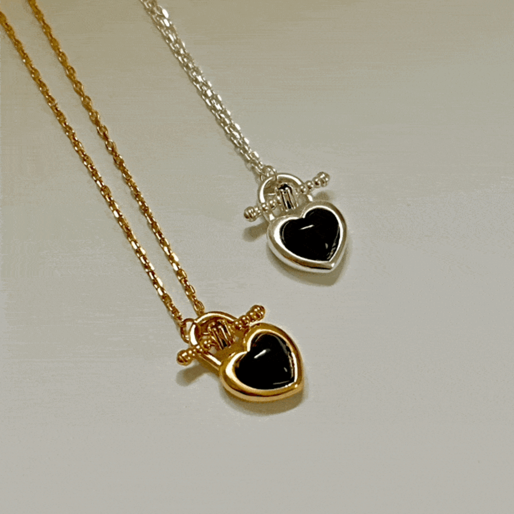 Black onyx heart toggle pendant necklace